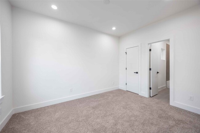 Building Photo - 6735 Peerless St Unit C