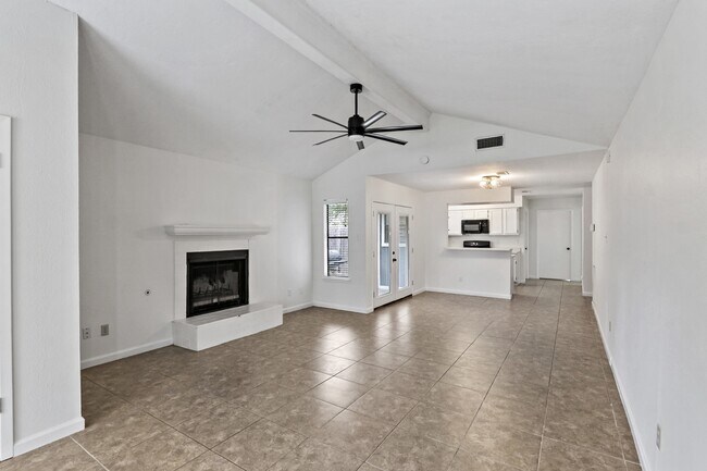 Photo - 2208 Lobo Dr