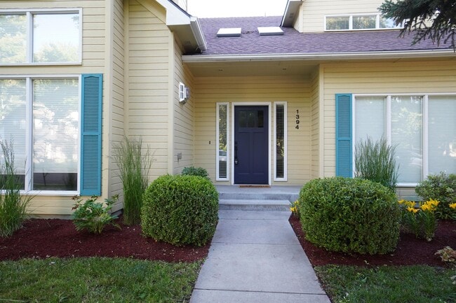 Photo - 1394 E Holly St