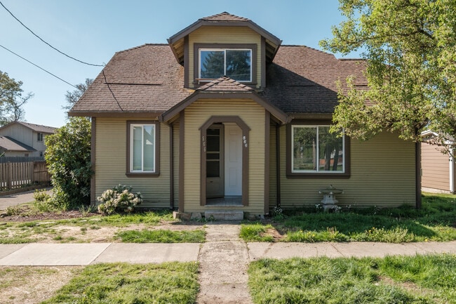Building Photo - 566 W Ida St Rental
