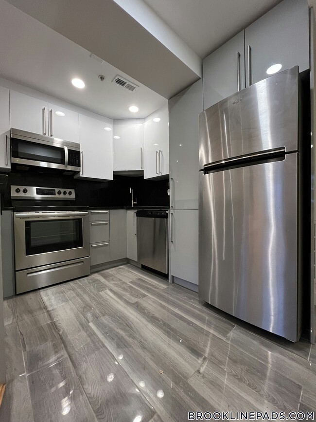 Photo - 1801 Beacon St Unit 2