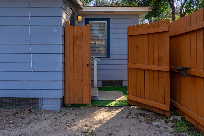 Photo - 606 Woodlawn St