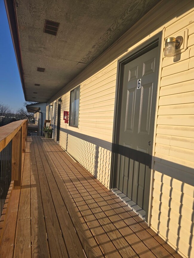 Photo - 2 Bedroom , 1 Bathroom Apartment! Unidad 33 Osage Ridge Rd #6