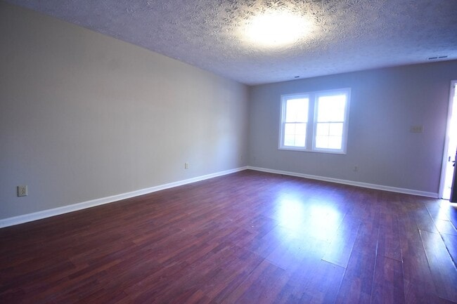 Photo - 2 Bedroom 1.5 Bathroom Townhome- Small Dogs Okay