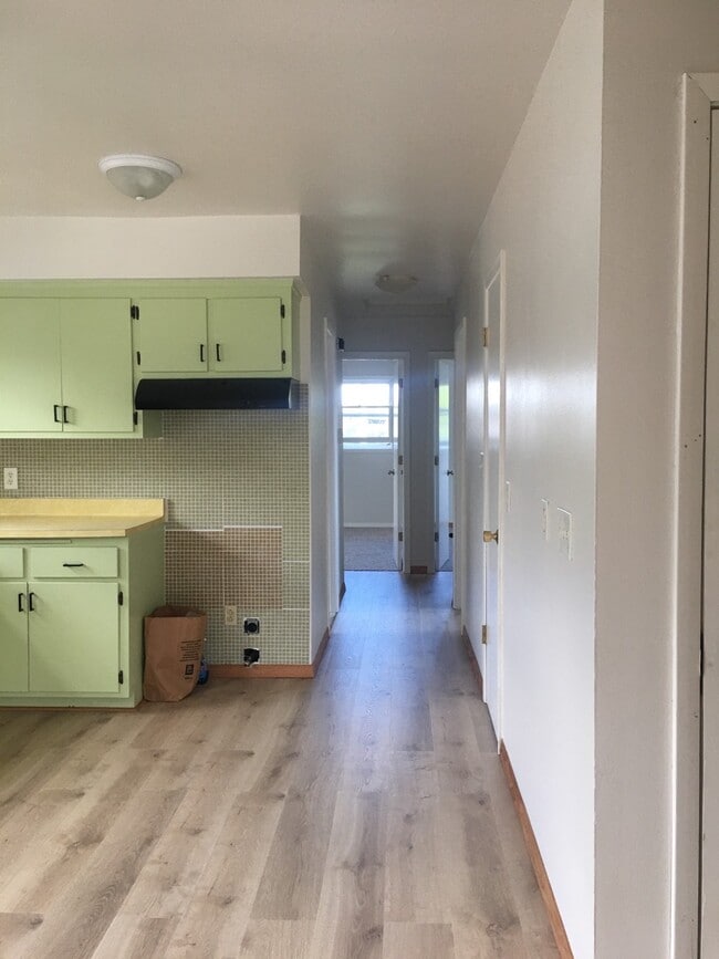 Building Photo - 1720 Rawson Ave Unit Upper Rental