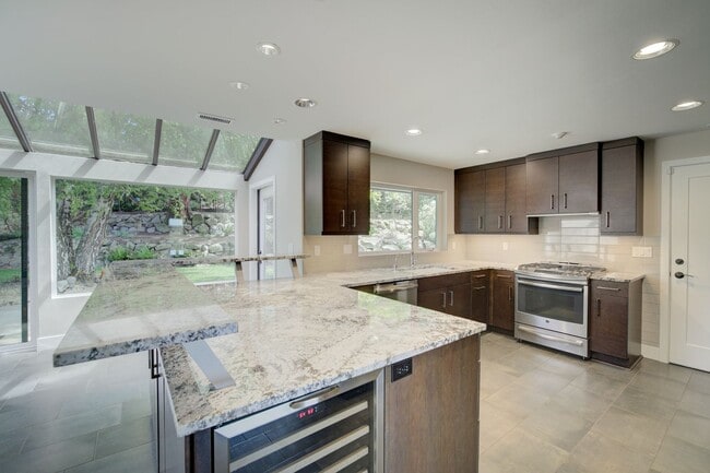 Photo - 4Bd/4.5Ba Clyde Hill House