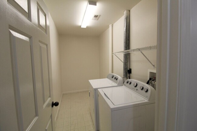 Photo - 1326 Devon Ln