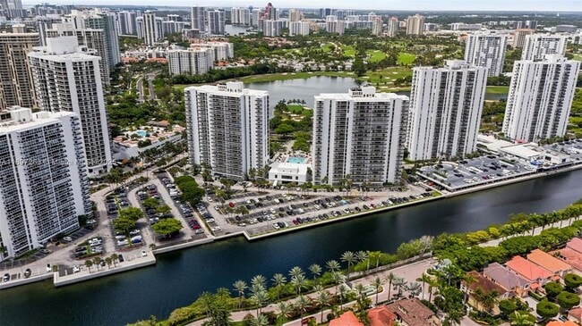 Building Photo - 3701 N Country Club Dr Unit 606