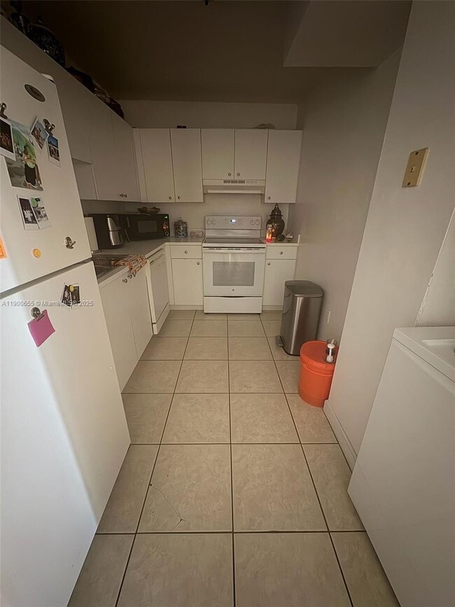 Photo - 8261 NW 8th St Unidad 432