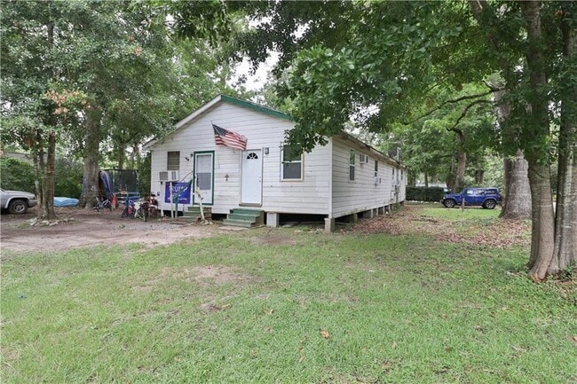 Building Photo - 61325 Holly Dr Unit B