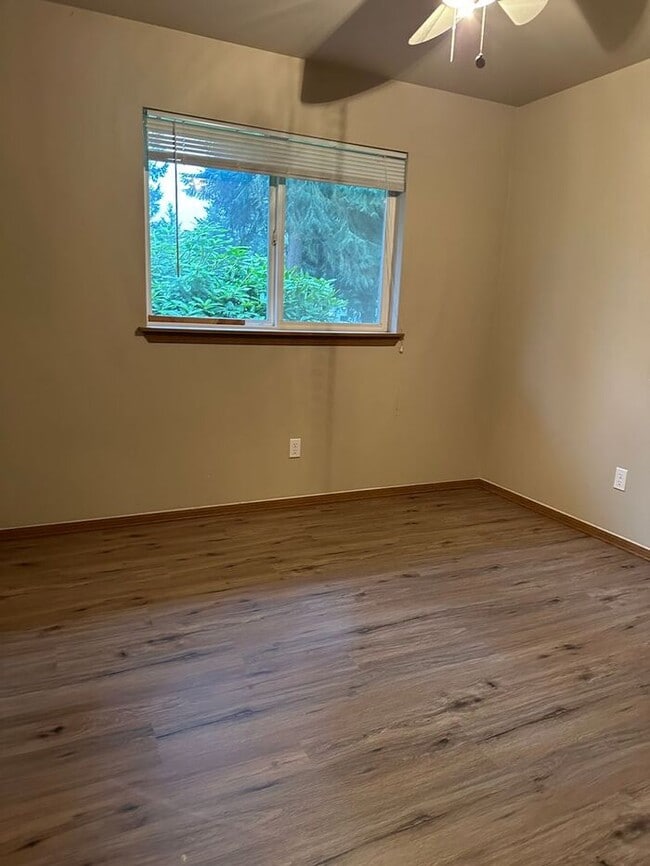 Photo - Nice 2 plus Bedroom 2 Bath Duplex in Puyallup!! Nice Location!!
