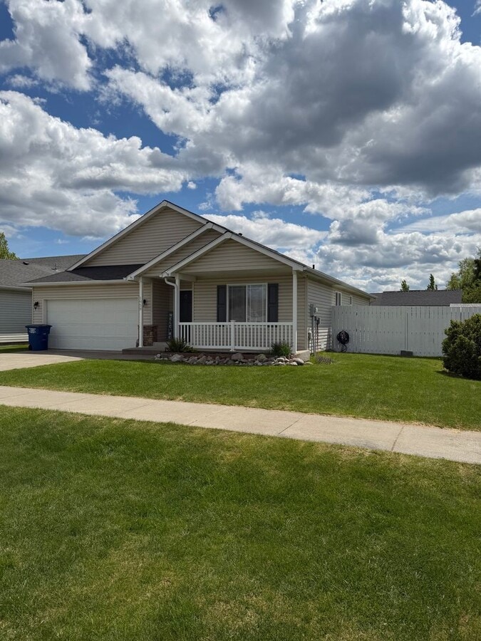 Beautiful 3 bedroom 2 bath ranch-style home in nice Post Falls neighborhood. - Beautiful 3 bedroom 2 bath ranch-style home in nice Post Falls neighborhood.