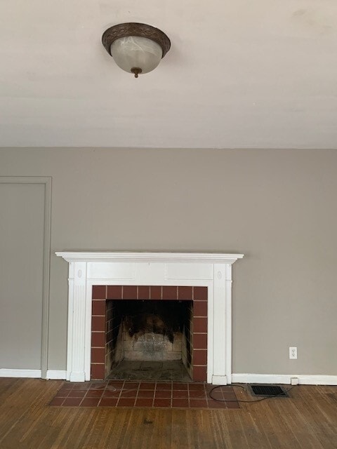 Photo - 737 W 44th St