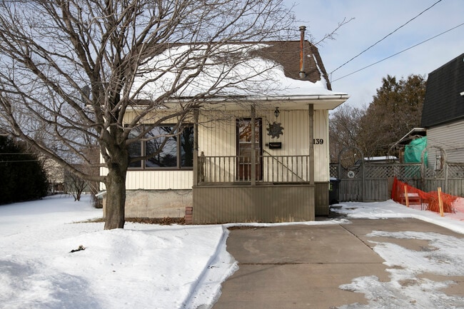 Photo - 2.5 Bed / 1 Bath Home in Sault Ste. Marie, ON – $2,250/month + Utilities Unit 1