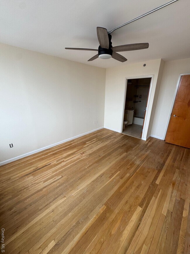 Photo - 116-24 Grosvenor Ln Unidad 11D