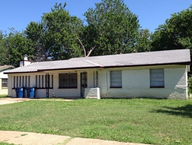 COMING SOON! Brick 3-Bed, 2-Bath with Fenc... - COMING SOON! Brick 3-Bed, 2-Bath with Fenc...