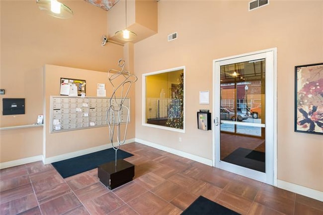 Photo - 321 W 7th St