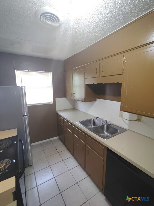 Photo - 1015 Hall Ave Unit 33