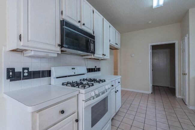 Photo - 17030 Macleish Dr