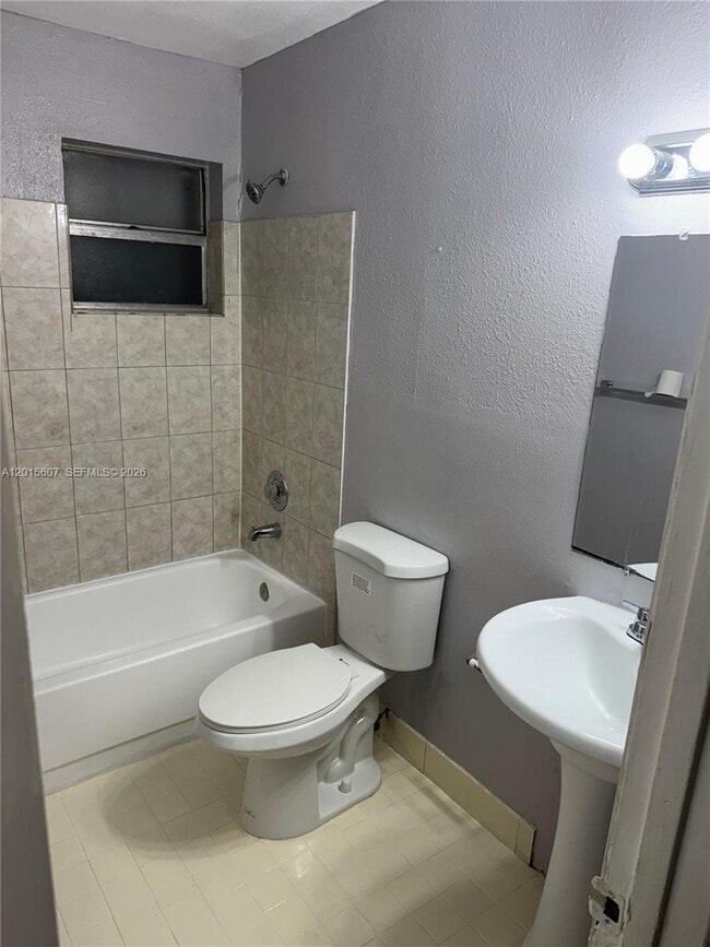 Photo - 2500 NW 9th Ct
