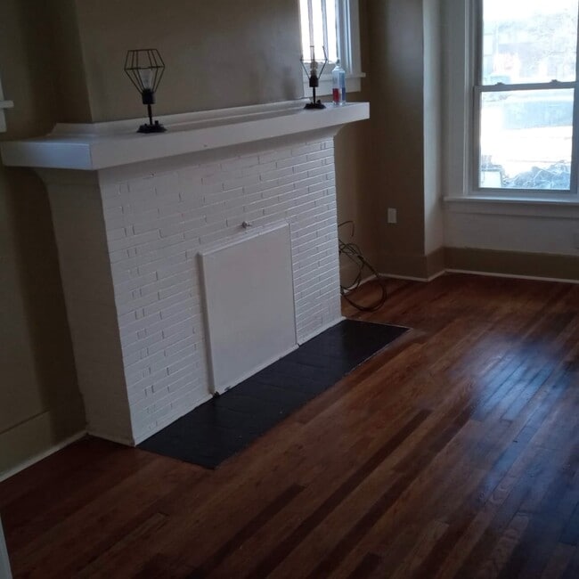 Photo - 1928 Gladstone St