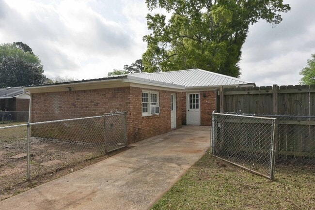Photo - 2613 Oak View St