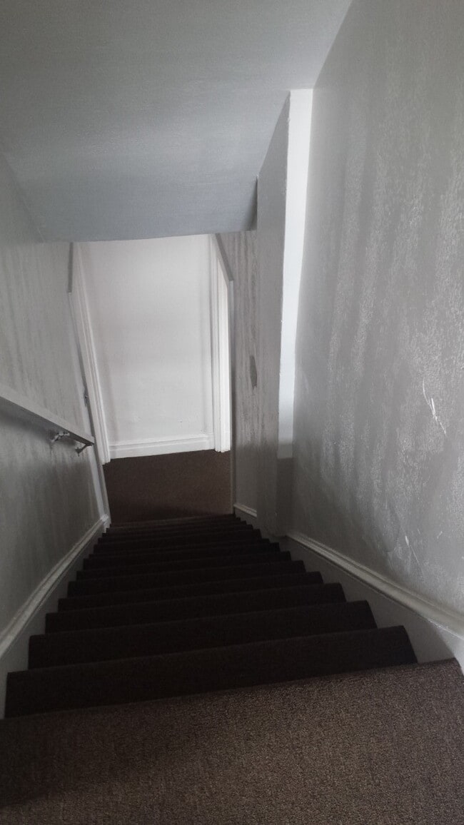 Building Photo - 70 Glenbury St Rental