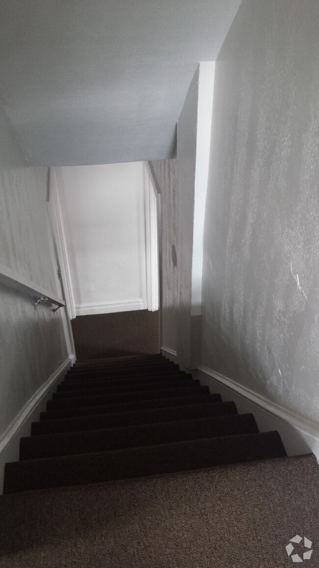 Building Photo - 70 Glenbury St Rental