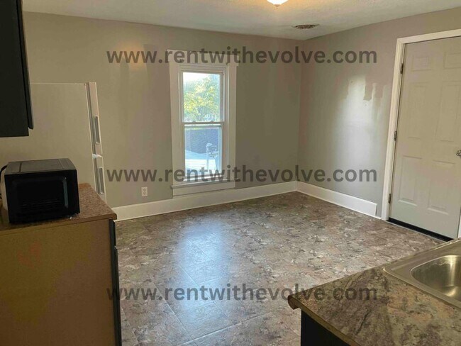 Photo - 450 1/2 E. Carl St., Winchester, IN