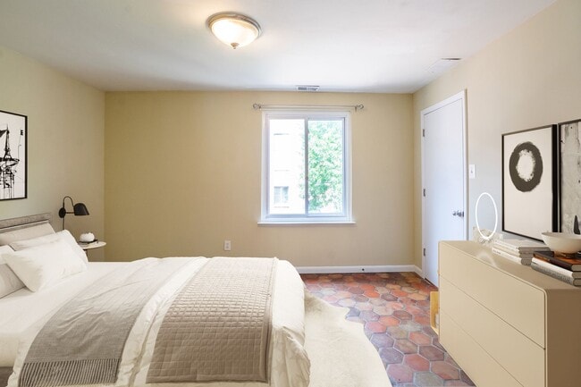 Photo - Beautiful Three Bedroom in Washington Square West