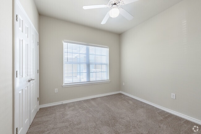 3BR, 2BA - 1,268SF - Bedroom - Lakeside Apartments