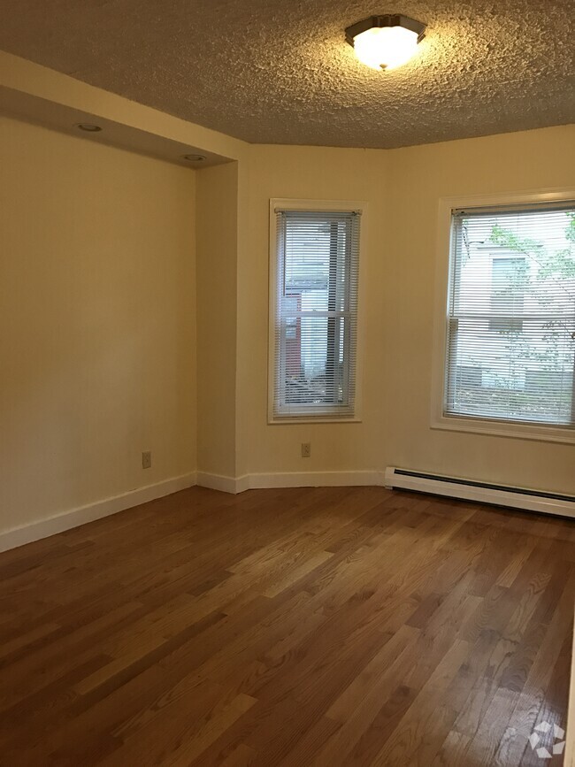 Building Photo - 142 1st St Unit 2 Rental