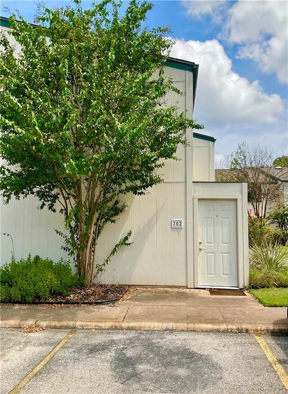 Building Photo - 6718 Silvermine Dr Unit 702