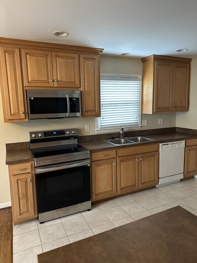 Photo - 1133 Wimbledon Rd