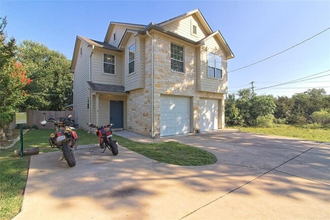 2903 Whisper Oaks Ln