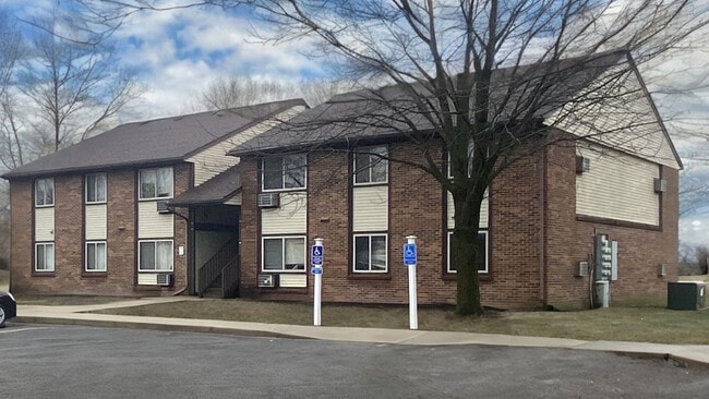 Building Photo - Country Place-Moweaqua I & ll