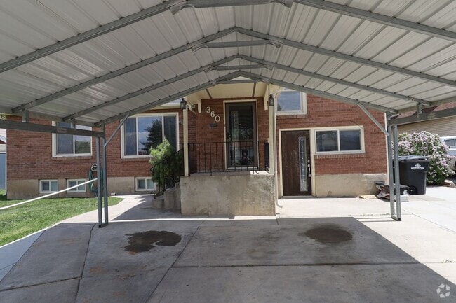 Building Photo - 360 N SF Unit Upstairs Rental