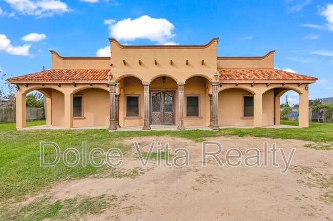 Building Photo - 825 Carpintero St