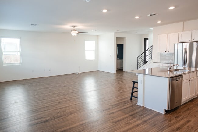 Photo - 1214 Winnie Dr