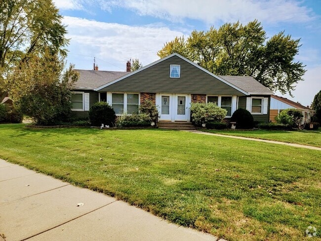 Building Photo - 1706 Ford Pkwy Rental