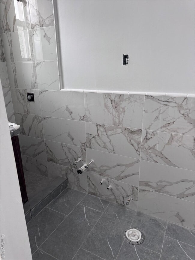 Building Photo - 70-15 66th St