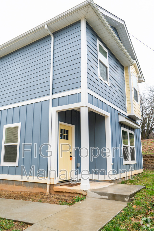 Building Photo - 3209 Bikers Path Way Rental