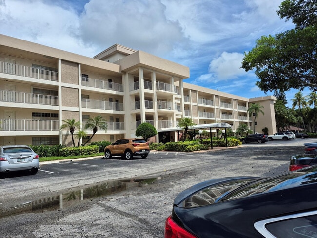 Building Photo - 3151 S Palm Aire Dr Unit 405