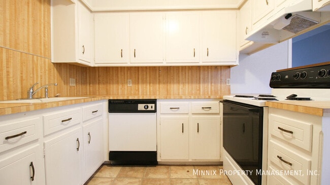 Photo - 7908 Aberdeen Ave