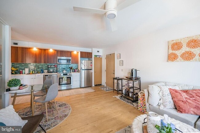 Photo - 152 W Laurel St Unit 301