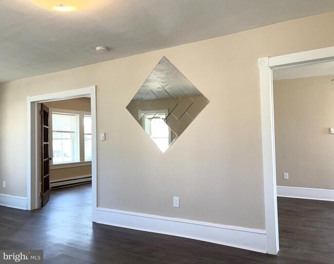 Photo - 26 Orchard St W