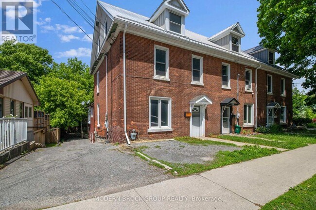 Photo - 322 King St W
