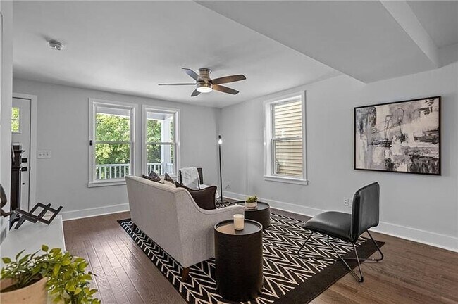 Photo - 7122 Baker St
