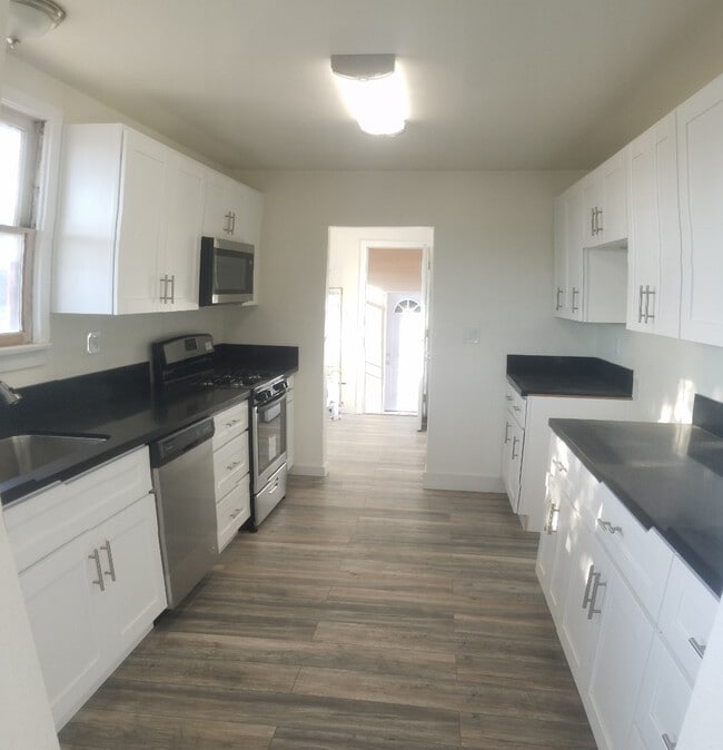 Building Photo - 3 Bedroom House in Garden Grove