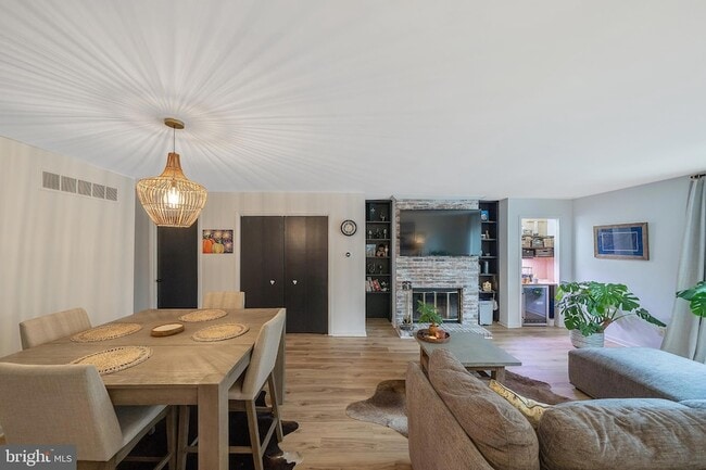 Photo - 7 Foxtail Ct